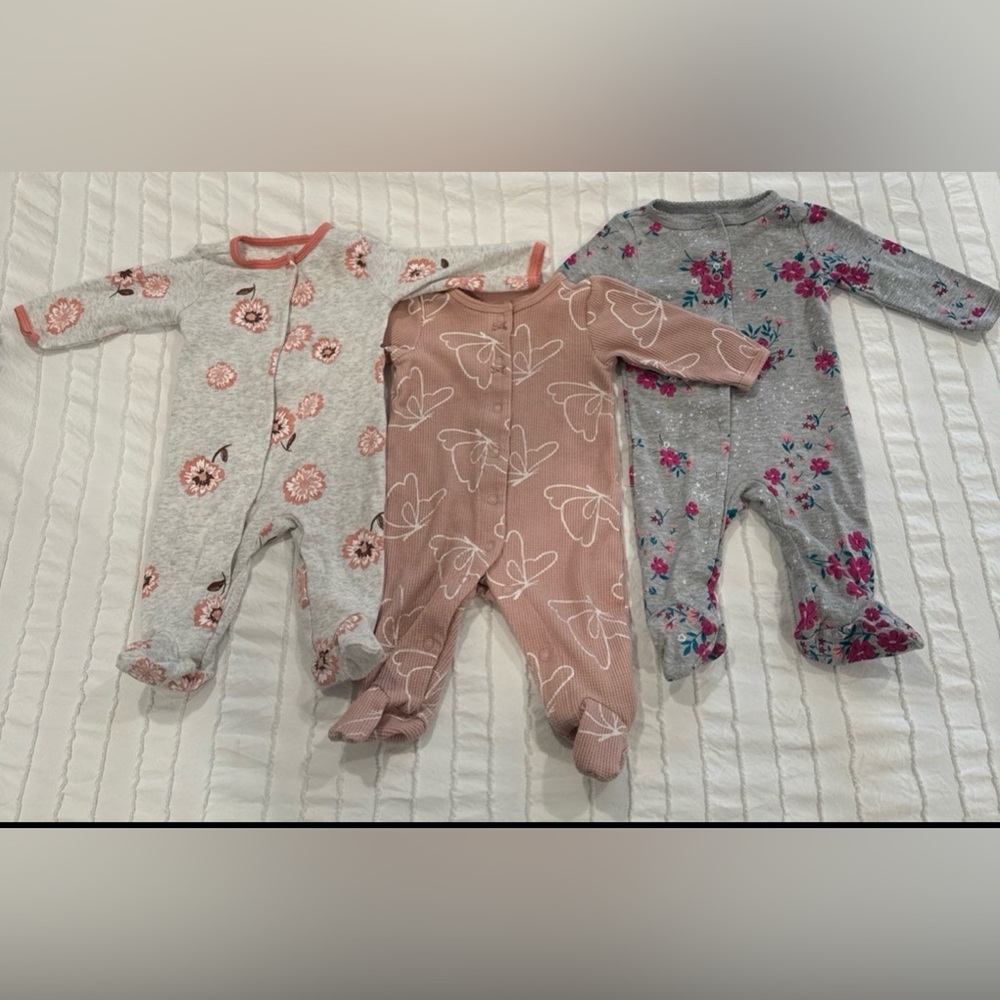 ✨SOLD✨ Carters pajamas set of 3